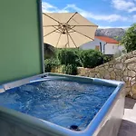 House Zrile With Garden And Jacuzzi Apartment Baška