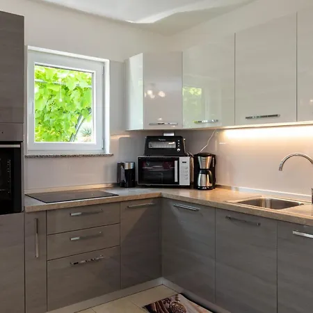 Apartman House Zrile With Garden And Jacuzzi *