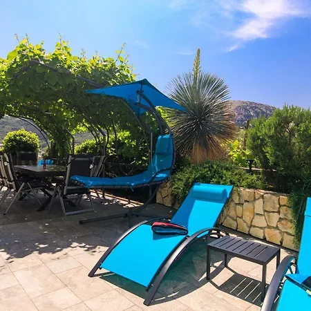 Апартаменты House Zrile With Garden And Jacuzzi