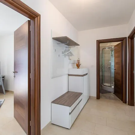 House Zrile With Garden And Jacuzzi Апартаменты Башка