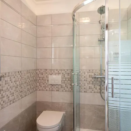 Апартаменты House Zrile With Garden And Jacuzzi *
