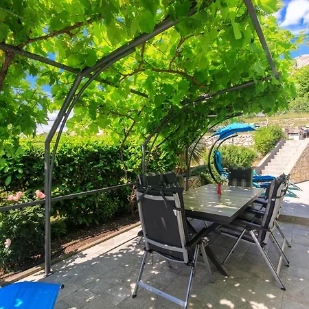 House Zrile With Garden And Jacuzzi Vikendica