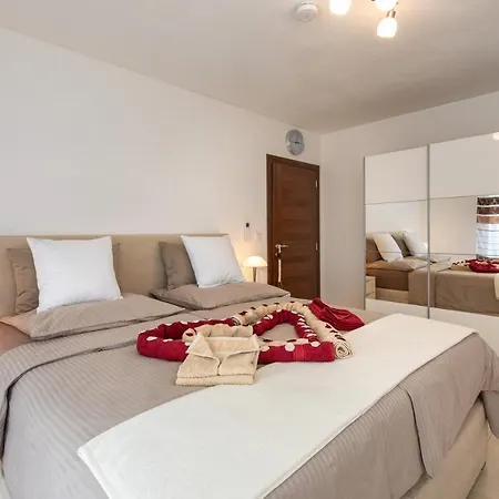 House Zrile With Garden And Jacuzzi Baška