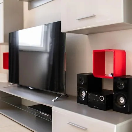 House Zrile With Garden And Jacuzzi Apartamento *