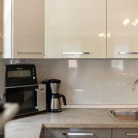 House Zrile With Garden And Jacuzzi