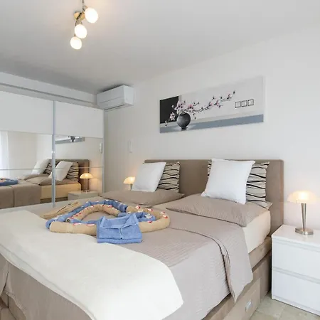 House Zrile With Garden And Jacuzzi Baška