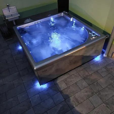 House Zrile With Garden And Jacuzzi *