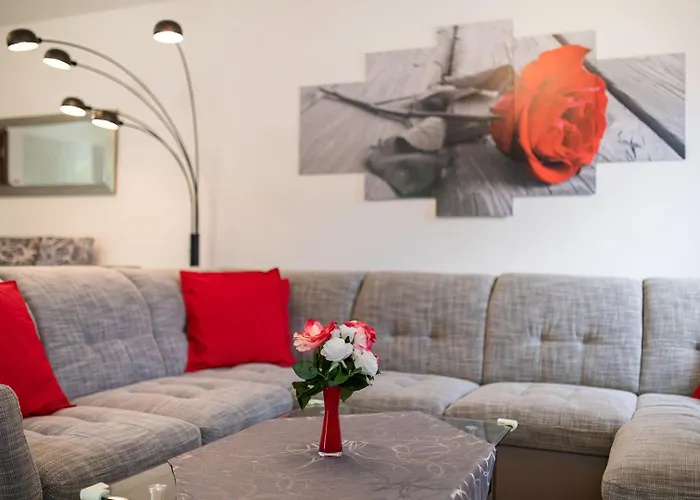 Apartment House Zrile With Garden And Jacuzzi