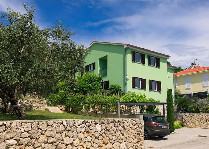 House Zrile With Garden And Jacuzzi Apartment *