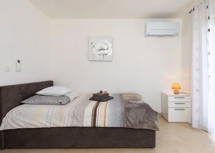 Apartment House Zrile With Garden And Jacuzzi Baska (Krk)
