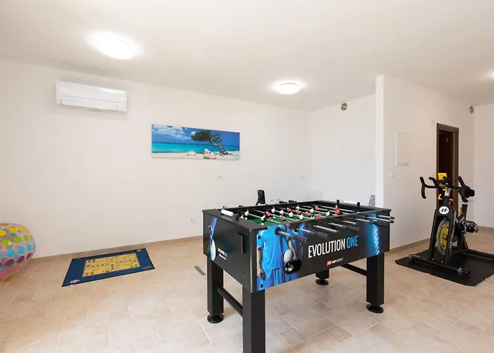 House Zrile With Garden And Jacuzzi