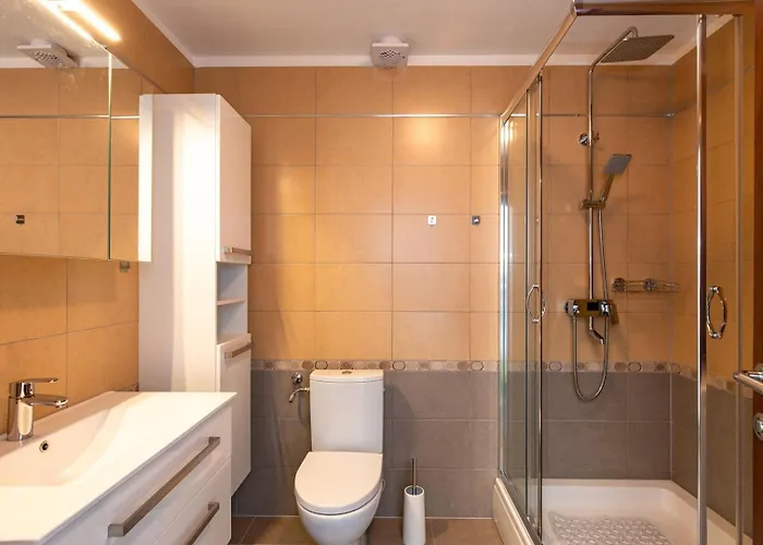 House Zrile With Garden And Jacuzzi