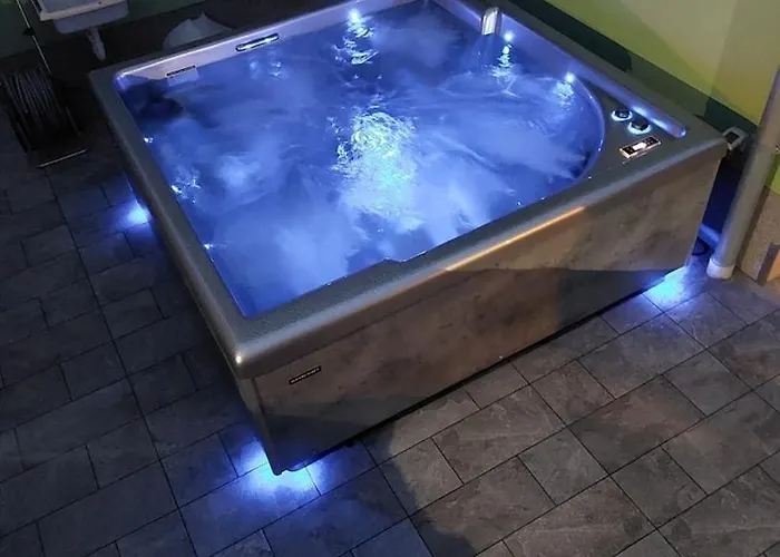 House Zrile With Garden And Jacuzzi *
