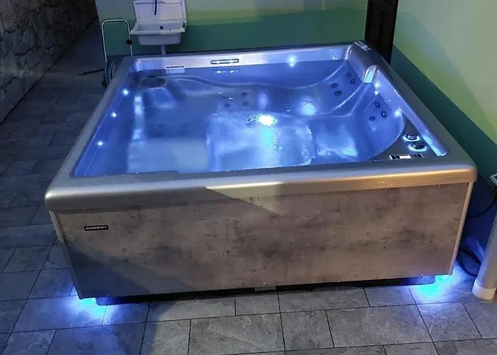 House Zrile With Garden And Jacuzzi *
