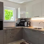 Lejlighed House Zrile With Garden And Jacuzzi *