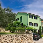 House Zrile With Garden And Jacuzzi Lejlighed *