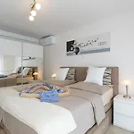 House Zrile With Garden And Jacuzzi Baška