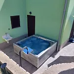 House Zrile With Garden And Jacuzzi