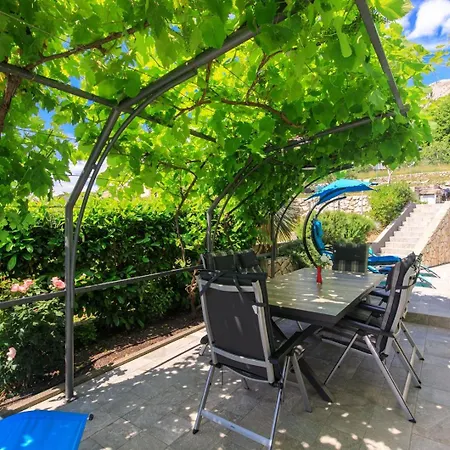 House Zrile With Garden And Jacuzzi Lejlighed *